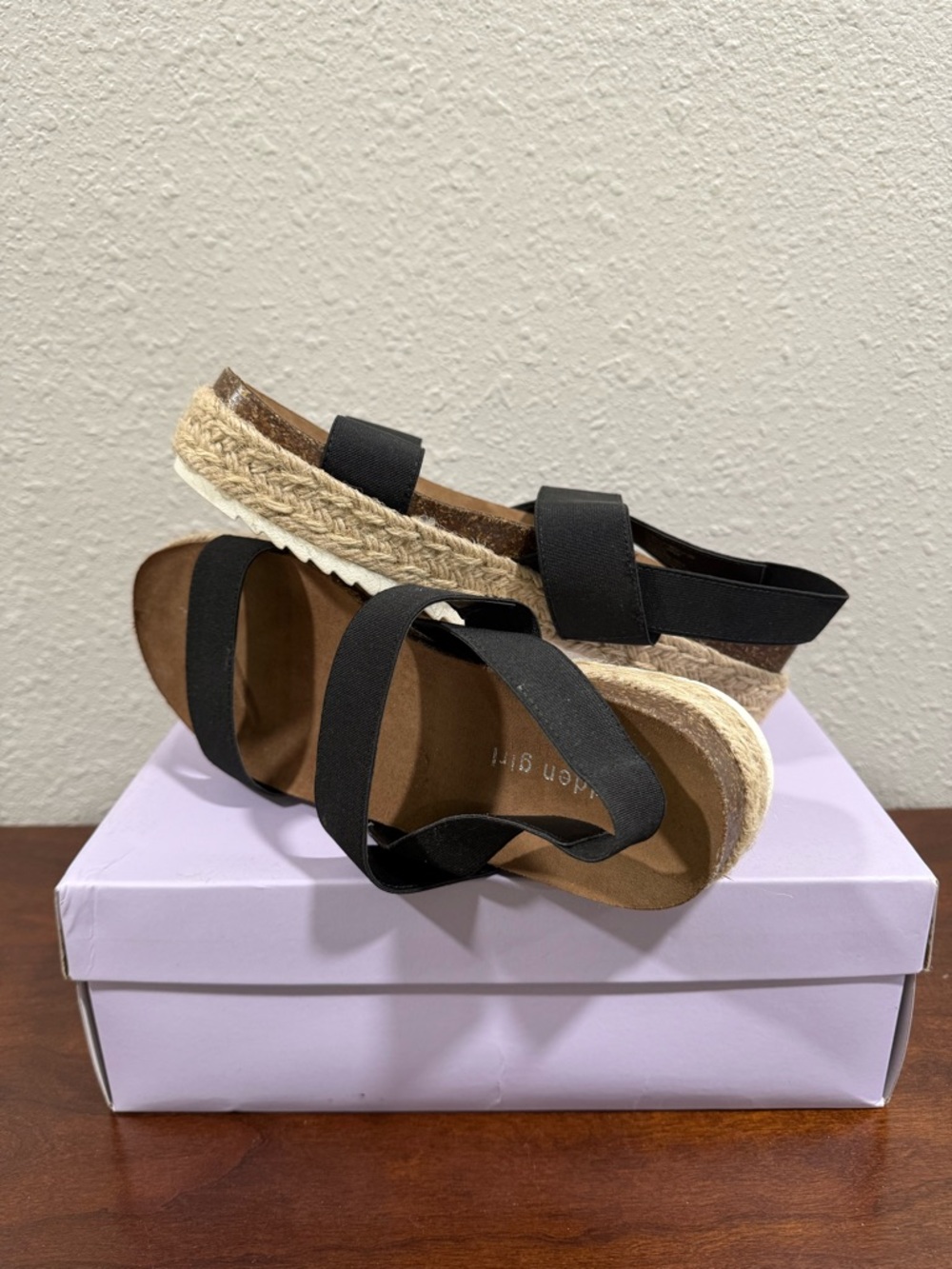 NIB Madden Girl Cybell Black Elastic Strap Espadrille Wedge Sandals SZ 9